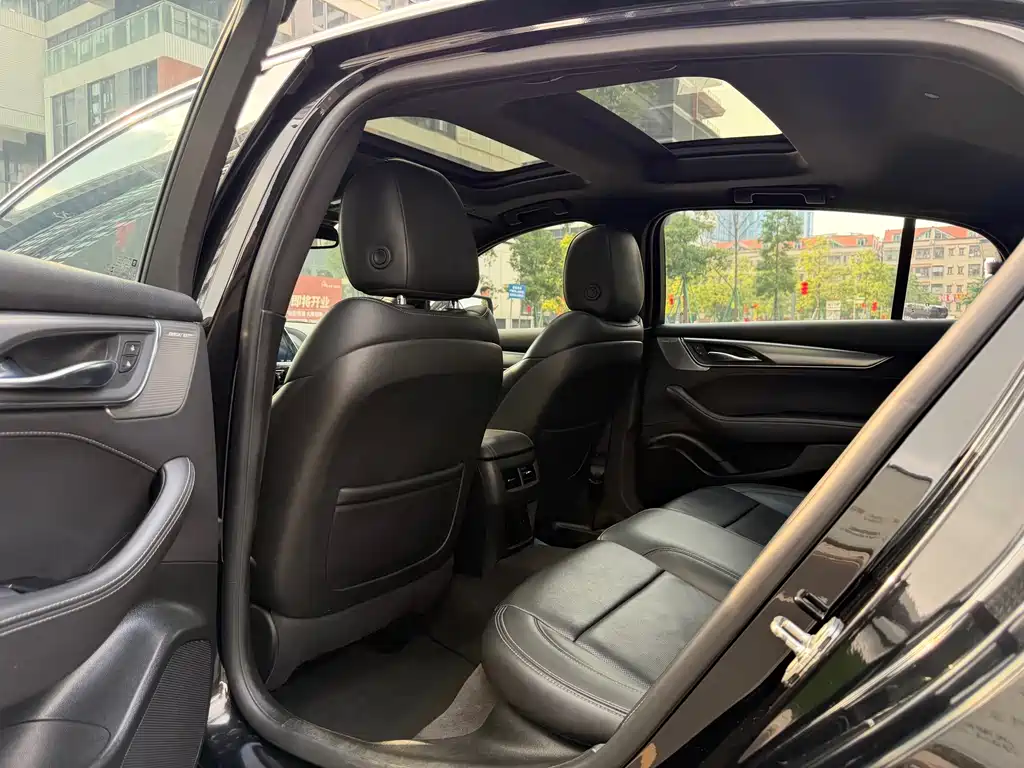 Cadillac CT5 — миниатюра 6