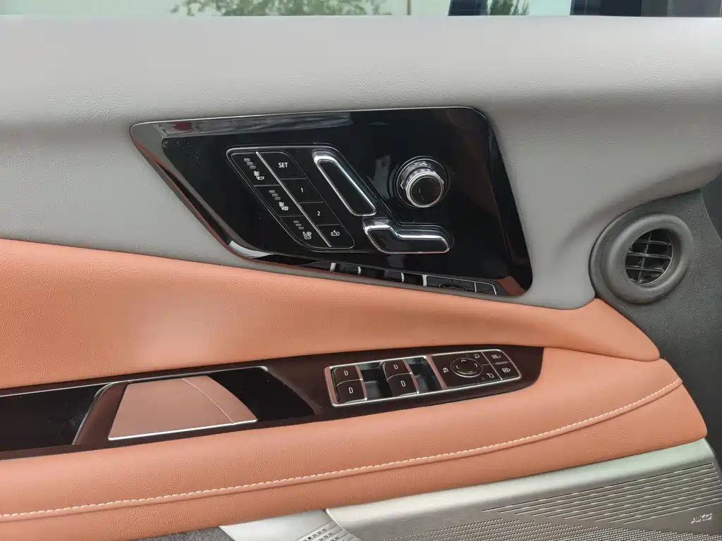 Cadillac IQ — миниатюра 16