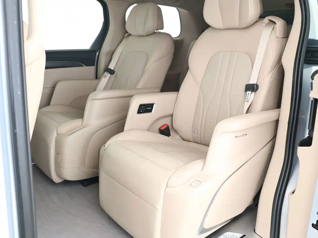 Buick GL8 Hybrid — миниатюра 8