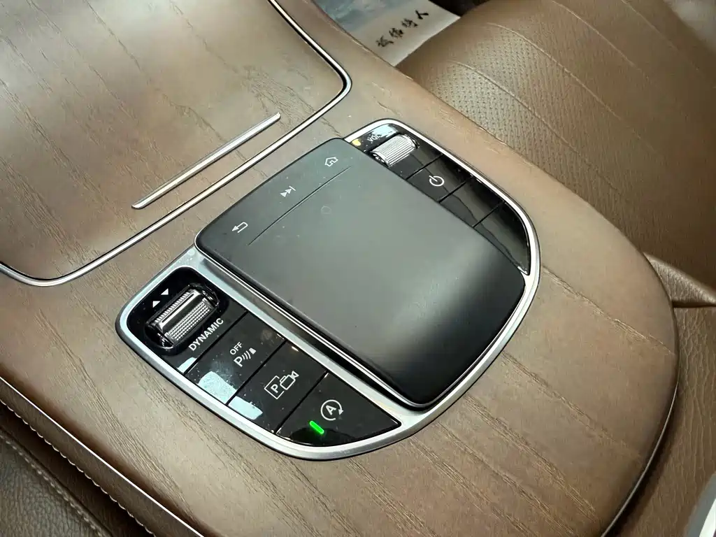Mercedes-Benz E-Class — миниатюра 9