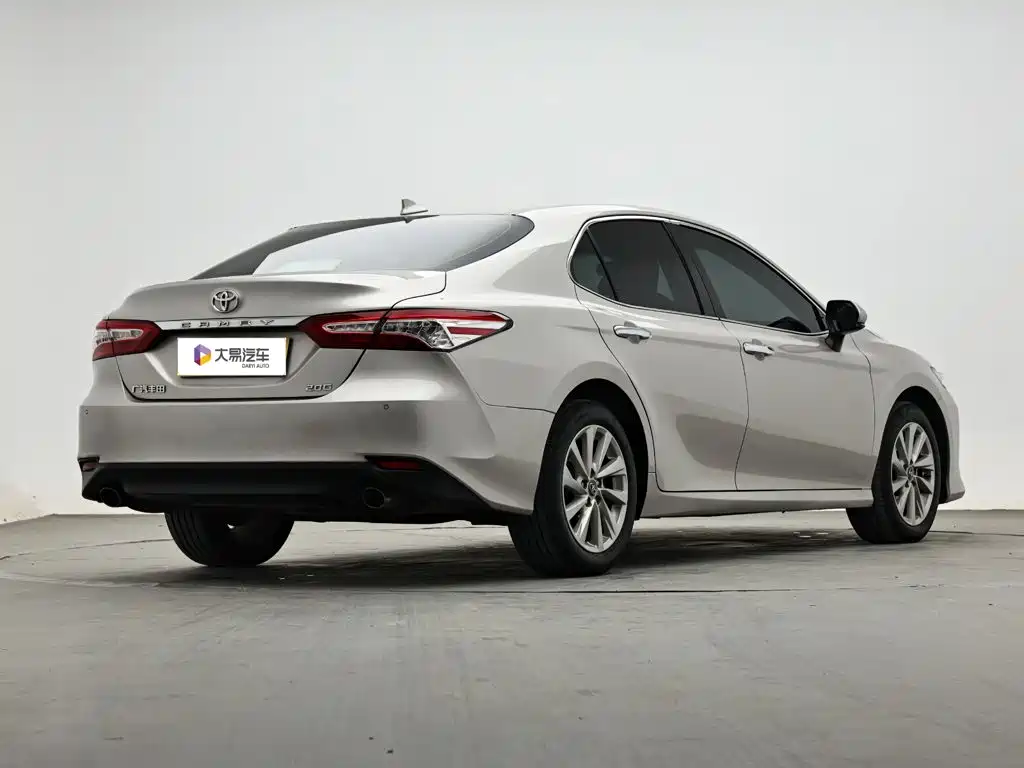 Toyota Camry — миниатюра 3