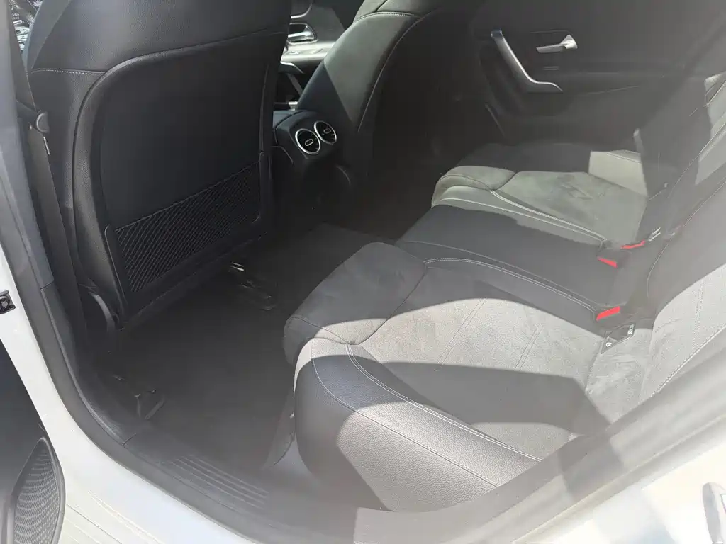 Mercedes-Benz A-Class — миниатюра 8