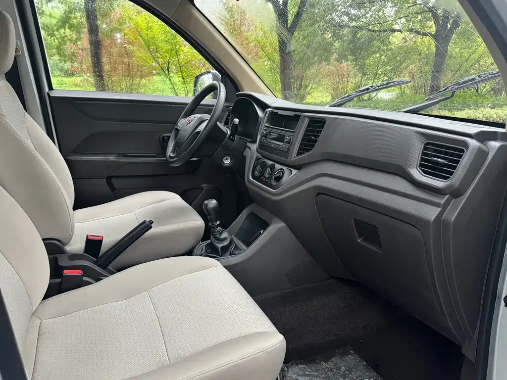 Wuling Hongguang V — миниатюра 13