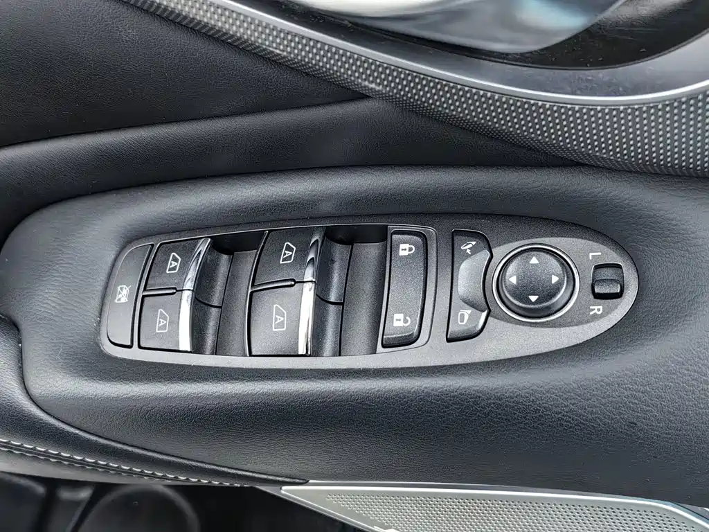 Infiniti Q50L — миниатюра 9
