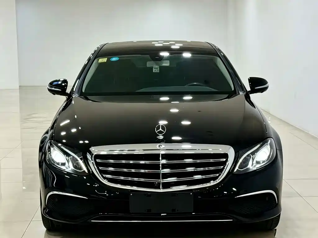 Mercedes-Benz E-Class — миниатюра 2