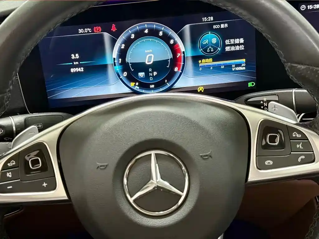 Mercedes-Benz E-Class — миниатюра 9