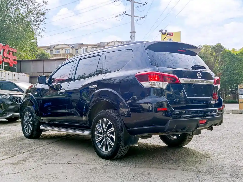 Nissan Terra — миниатюра 6