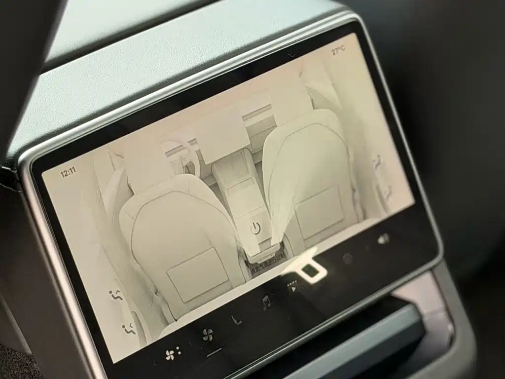 Tesla Model 3 — миниатюра 7