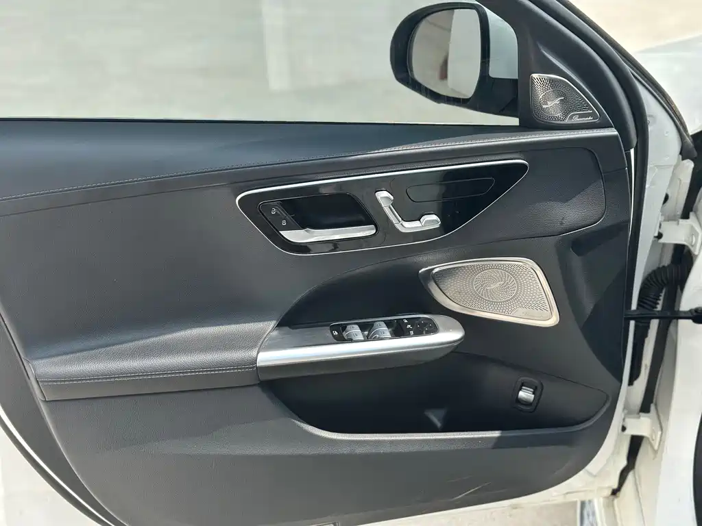 Mercedes-Benz C-Class — миниатюра 5