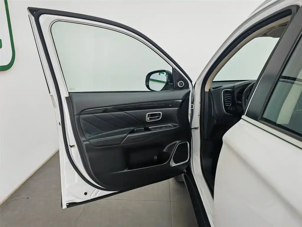 Mitsubishi Outlander 2019 2.0L Enjoy 5 мест V