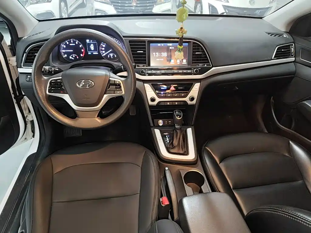 Hyundai Elantra — миниатюра 10