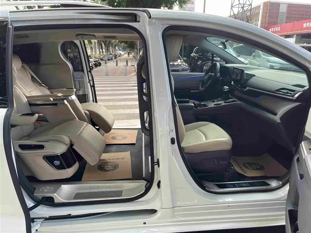 Toyota Sienna — миниатюра 23