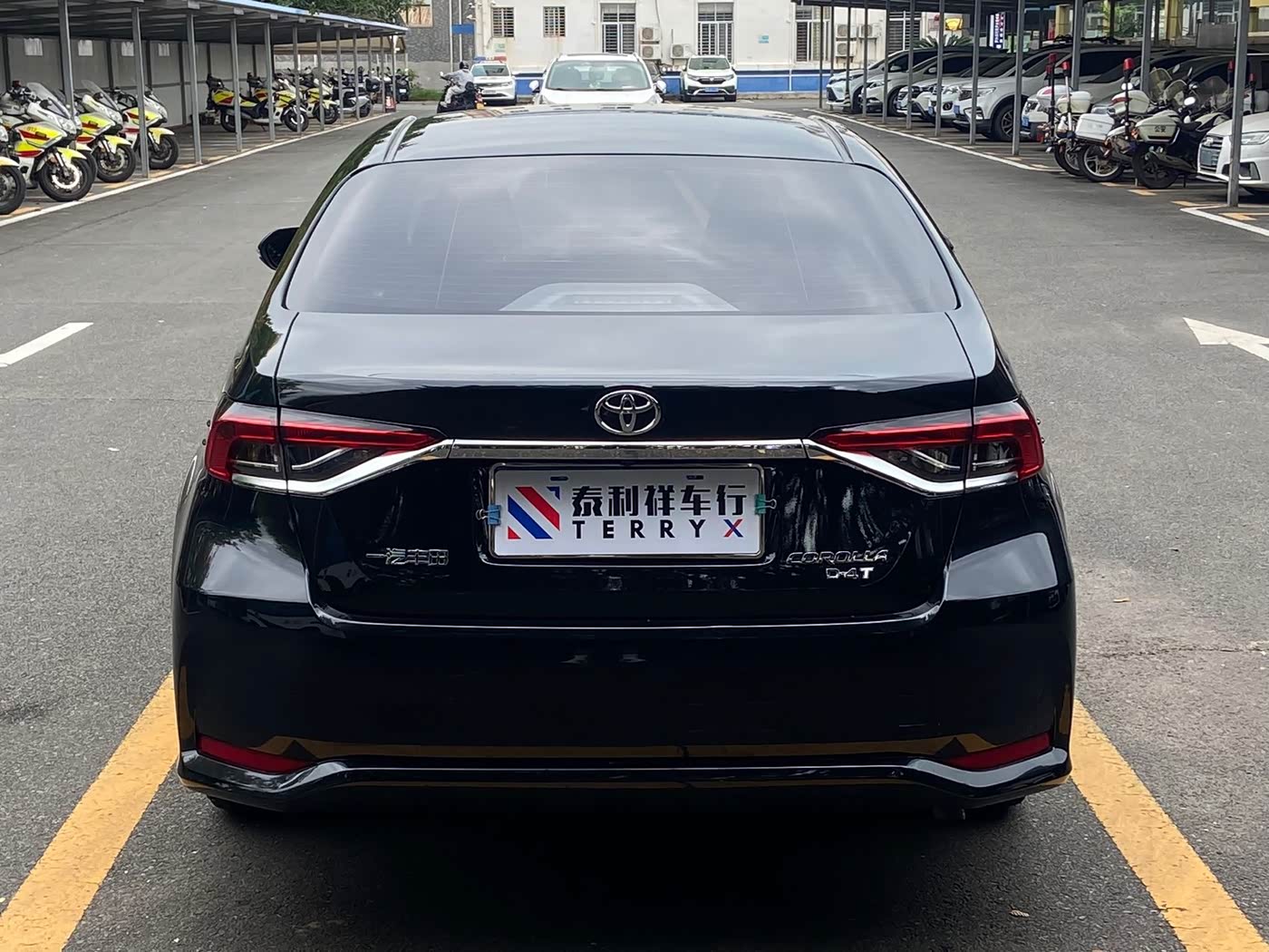 Toyota Corolla 1.2 л 2023 г. Чёрный, пробег 13000 км