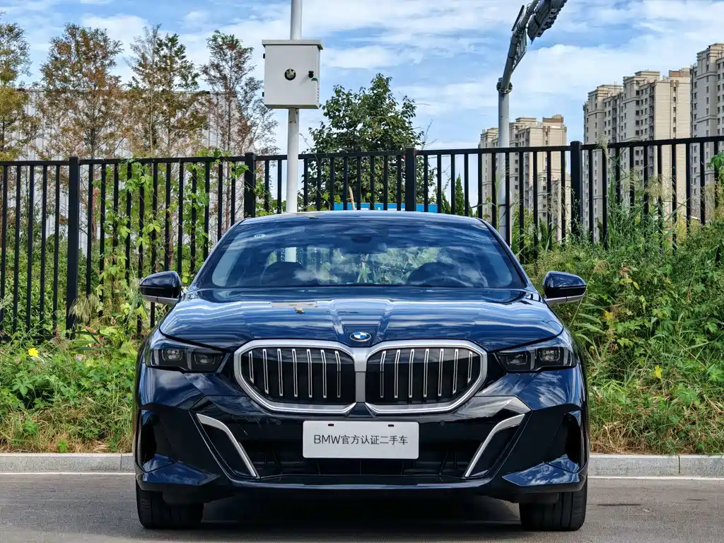BMW 5 Series — миниатюра 2