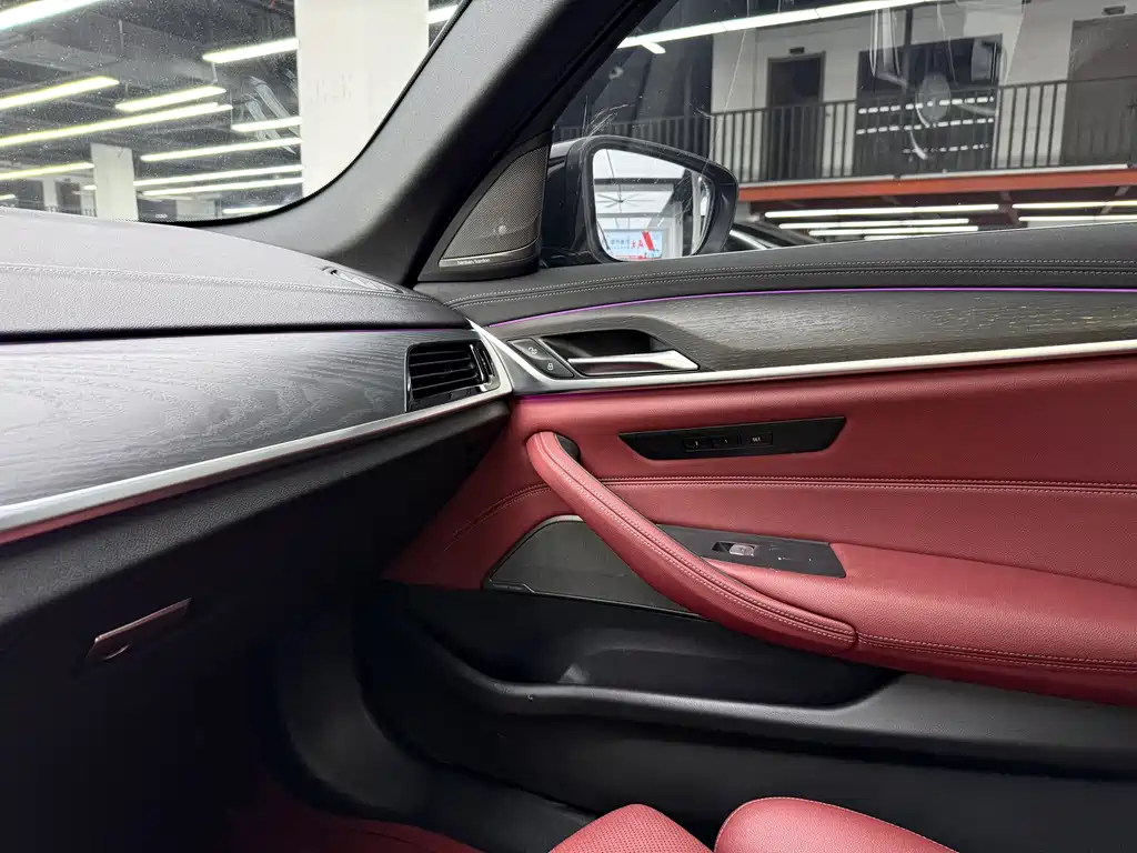 BMW 5 Series — миниатюра 9