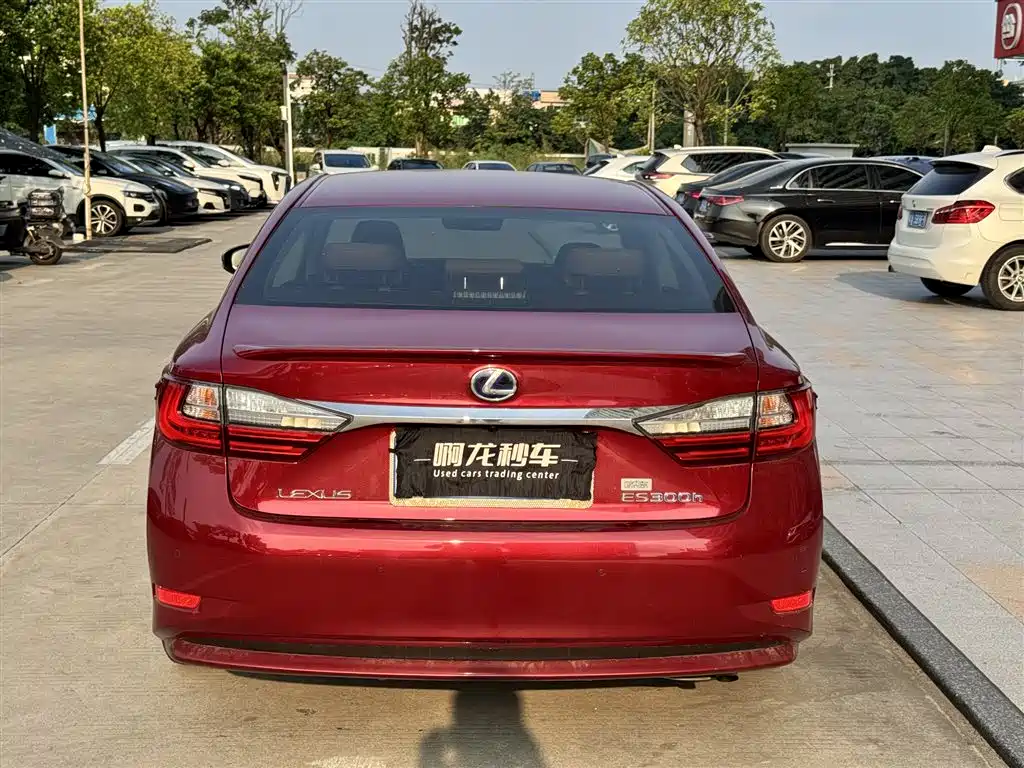 Lexus ES — миниатюра 8