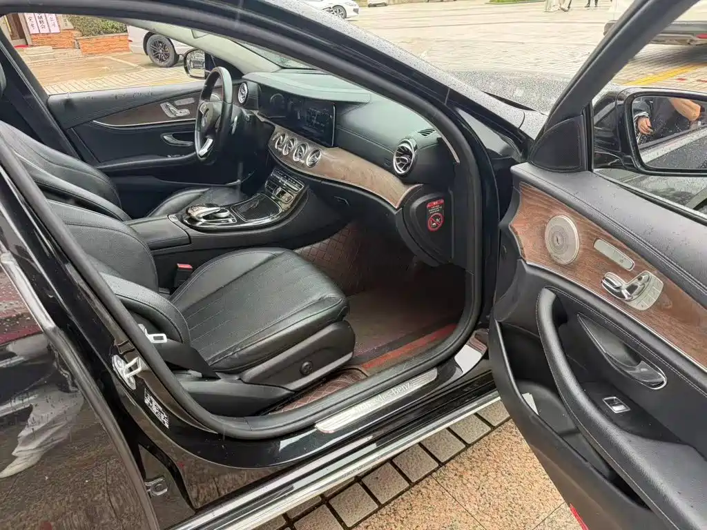 Mercedes-Benz E-Class — миниатюра 6