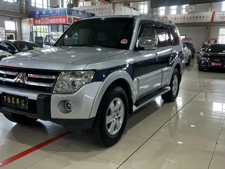 Mitsubishi Pajero (Import)