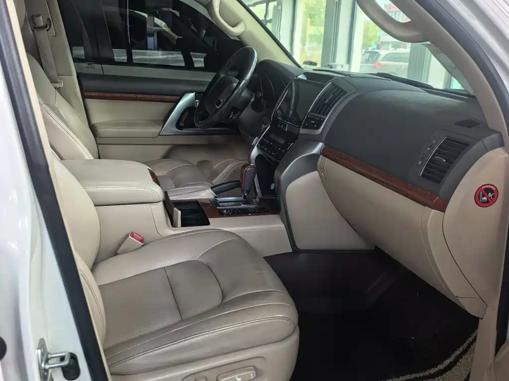 Toyota Land Cruiser 2012 4.6L AT VX-R