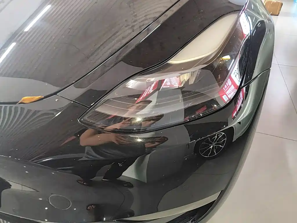 Tesla Model Y — миниатюра 24