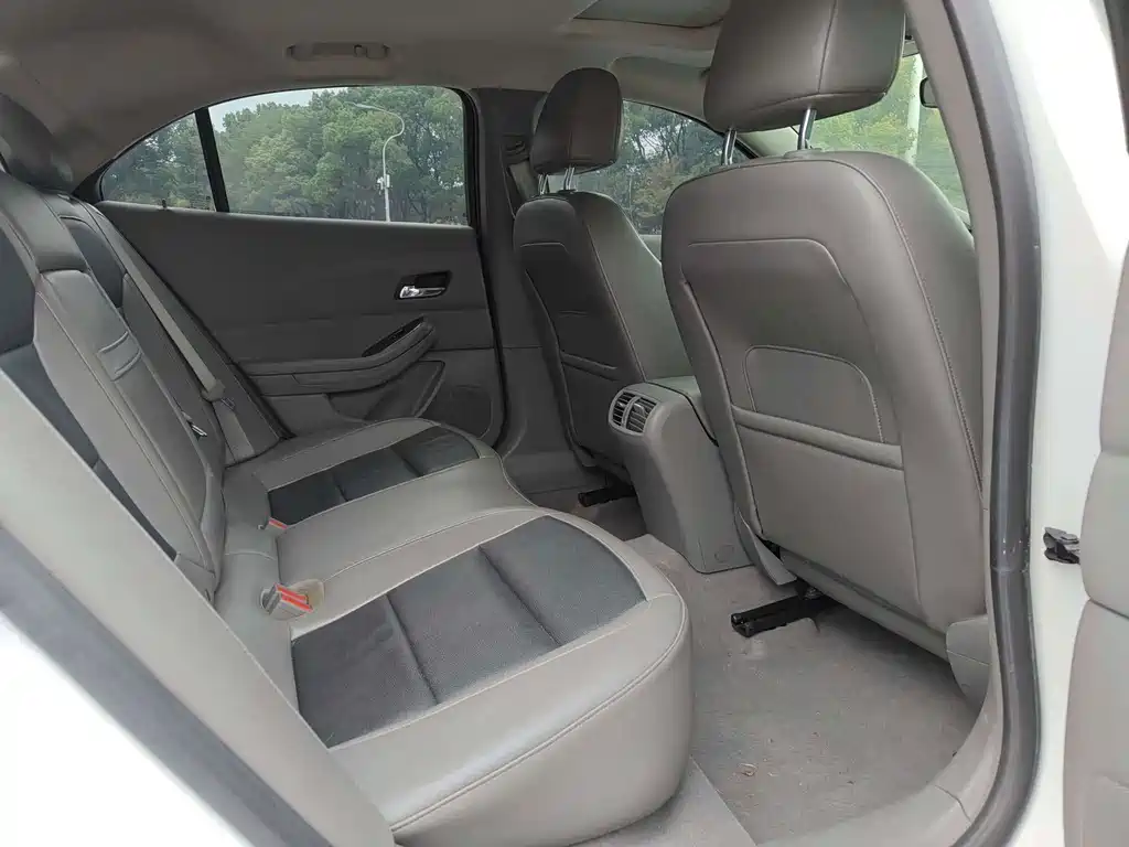 Chevrolet Malibu — миниатюра 12