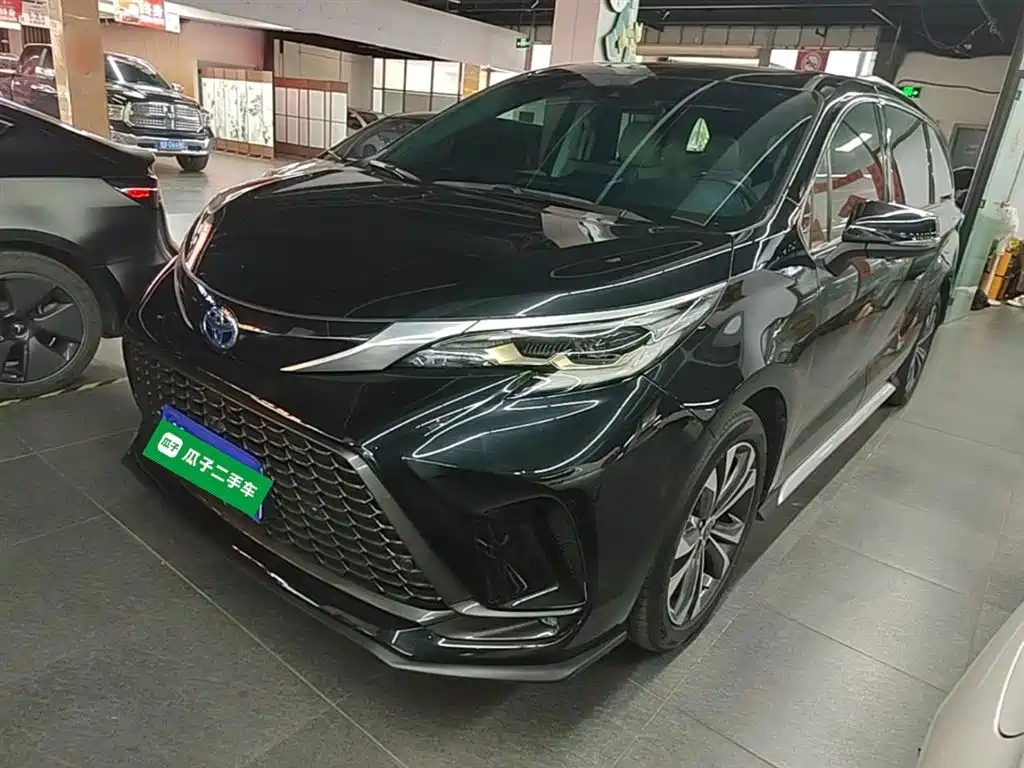 Toyota Granvia 2023 2.5L Luxury PLUS