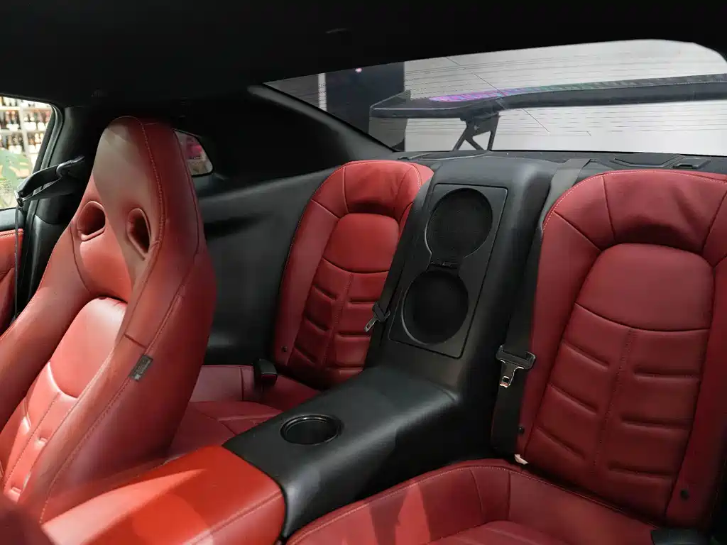 Nissan GT-R — миниатюра 11