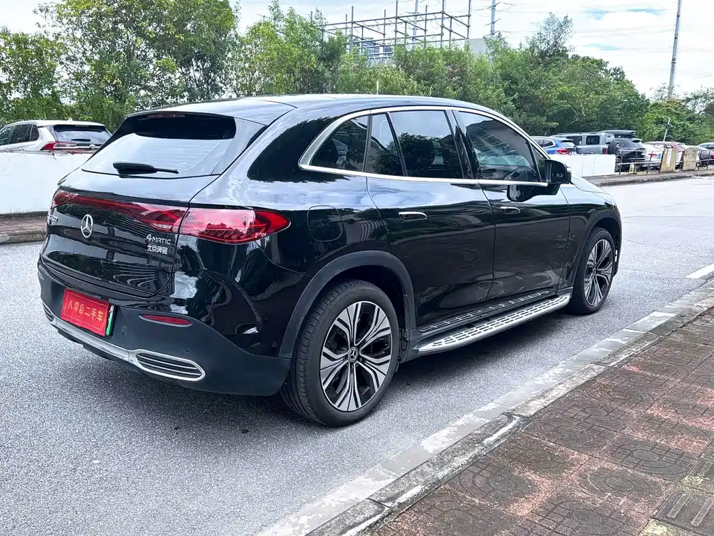 Mercedes-Benz EQE SUV — миниатюра 5