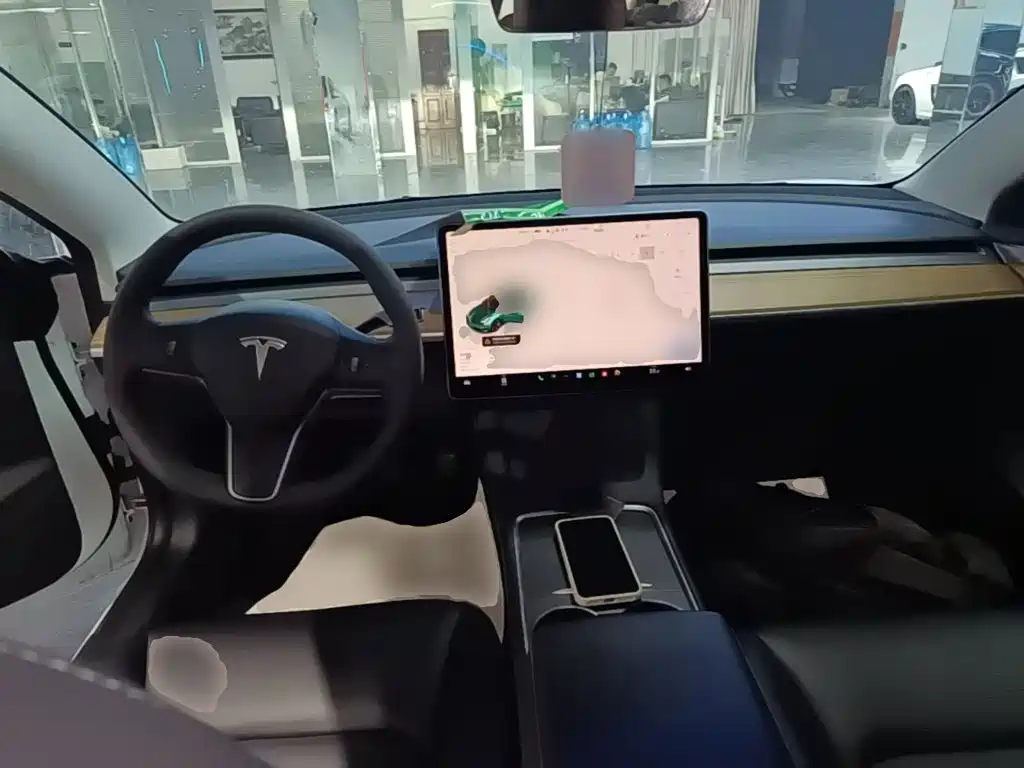 Tesla Model 3 — миниатюра 10