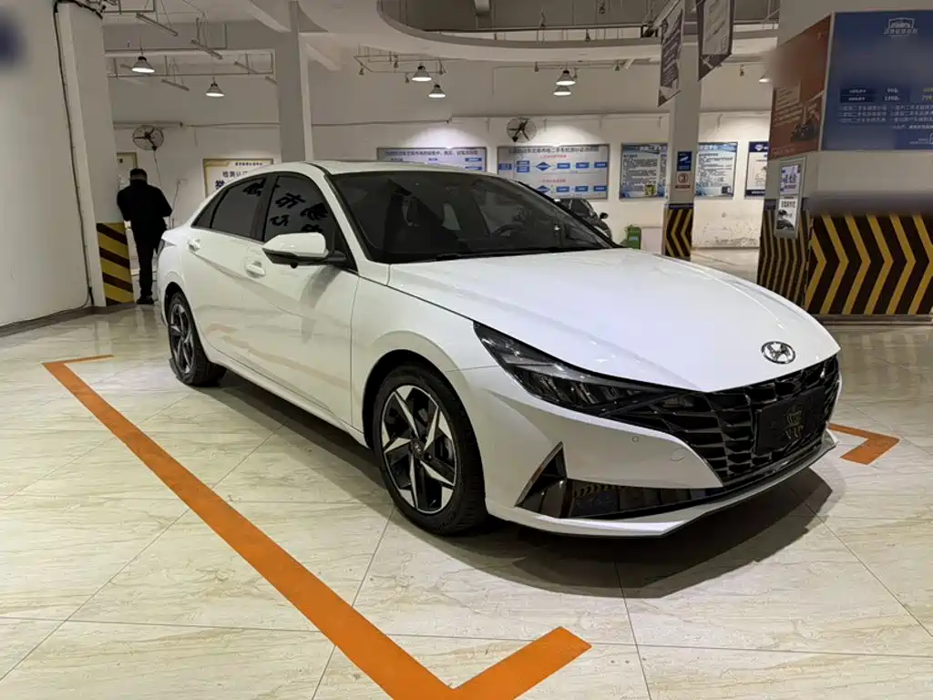 Hyundai Elantra — миниатюра 11