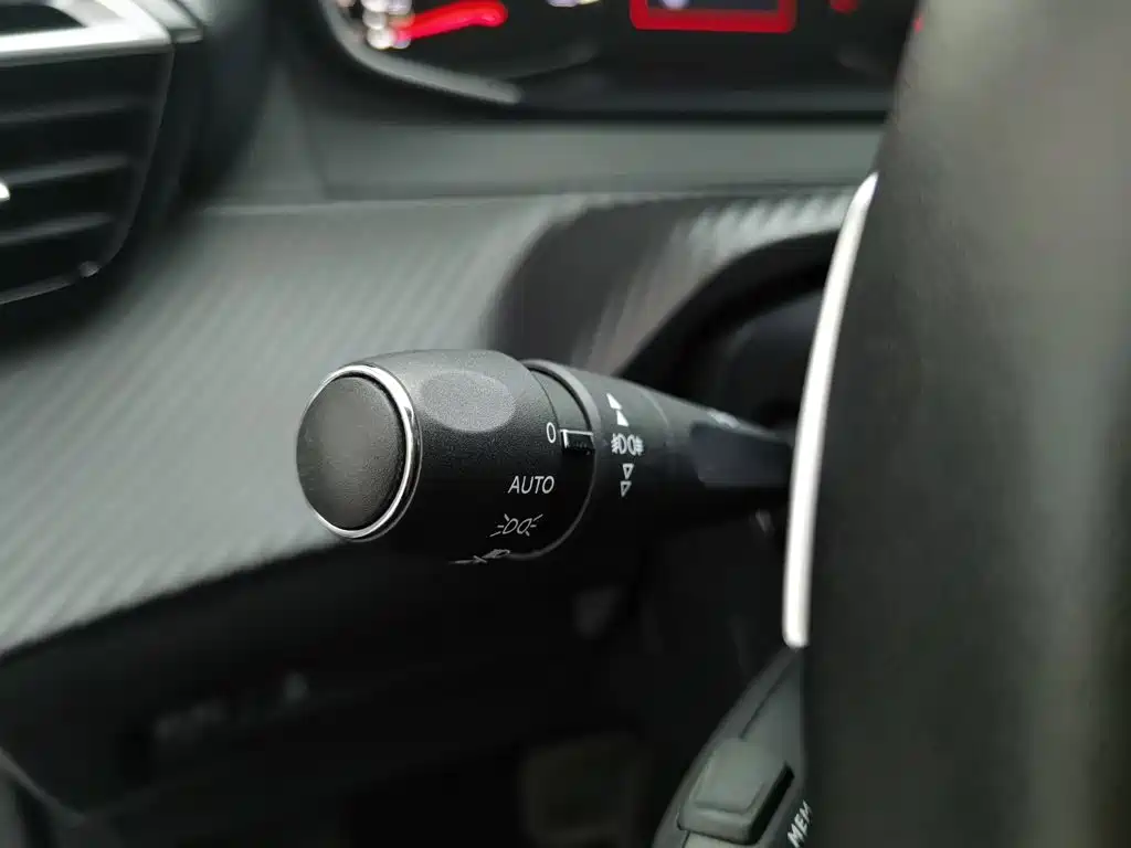 Peugeot 2008 — миниатюра 21