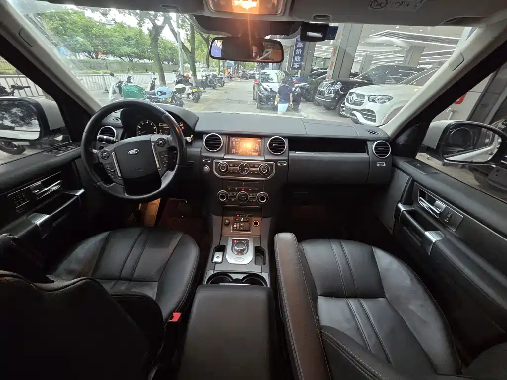 Land Rover Discovery — миниатюра 8