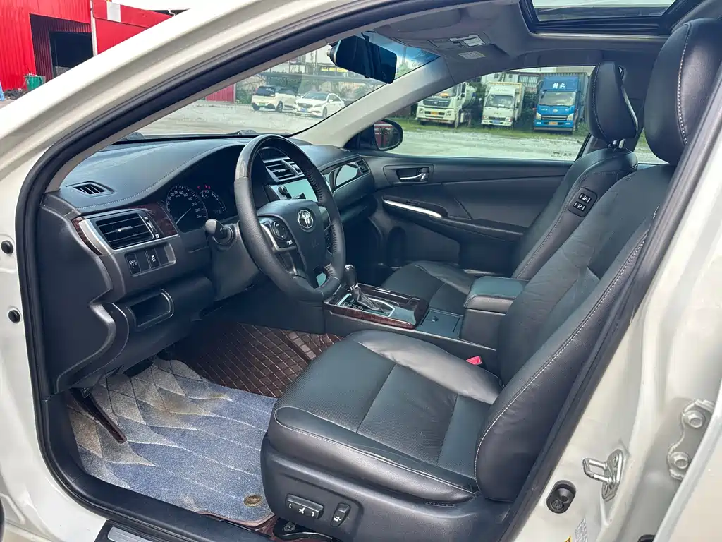 Toyota Camry — миниатюра 8