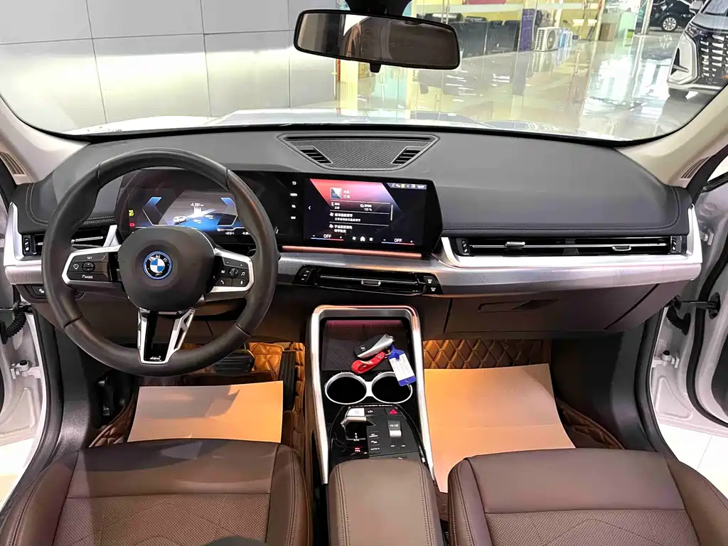 BMW iX1 — миниатюра 9