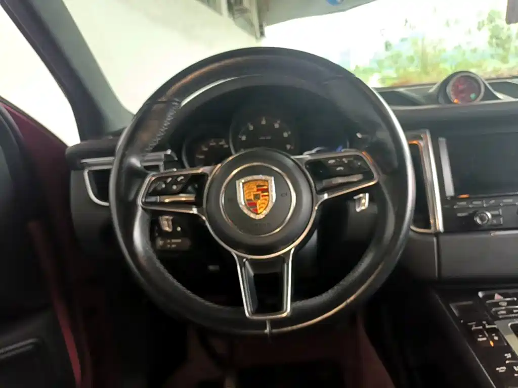 Porsche Macan — миниатюра 11