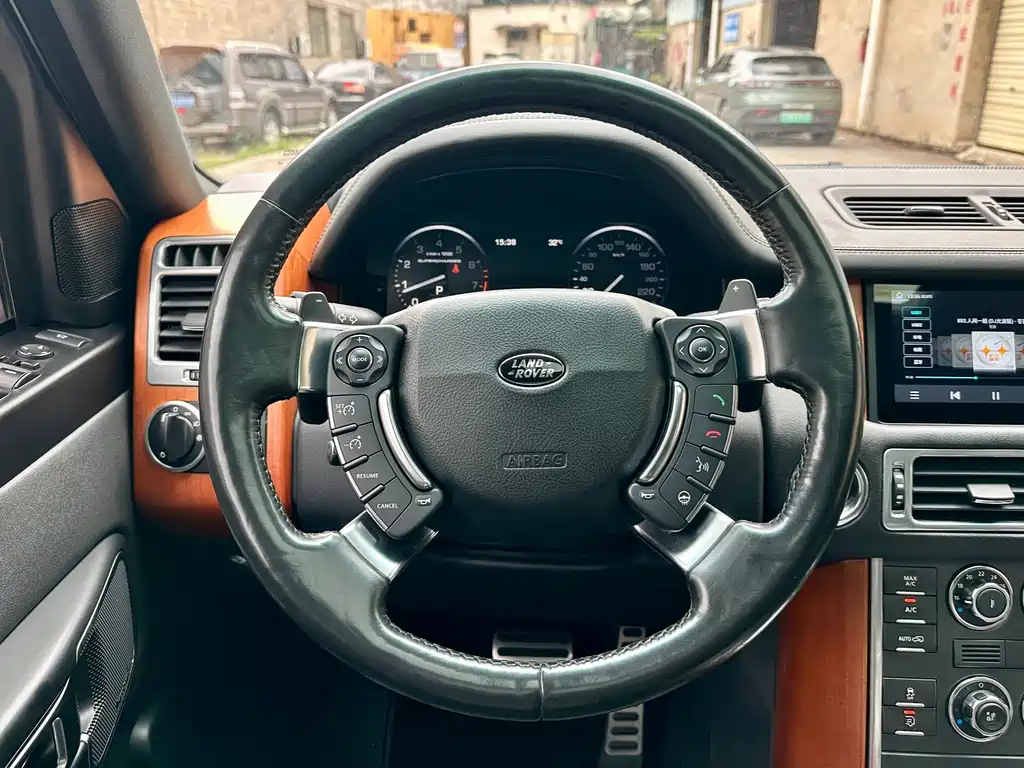 Land Rover Range Rover — миниатюра 13