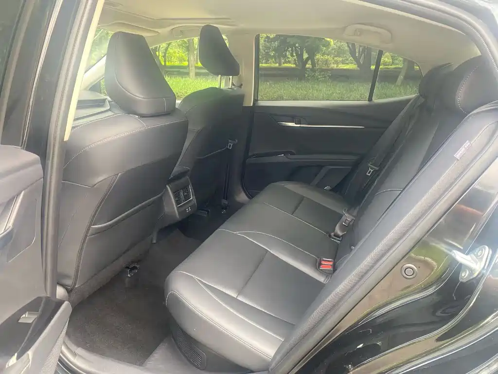 Toyota Camry — миниатюра 5