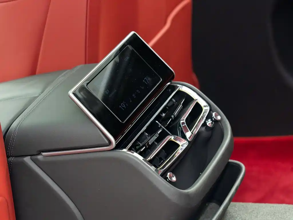 Bentley Flying Spur — миниатюра 13