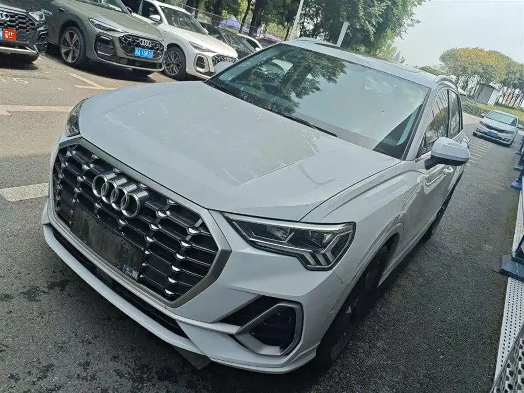 Купить Audi Q3