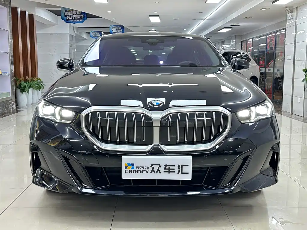 BMW 5 Series — миниатюра 2