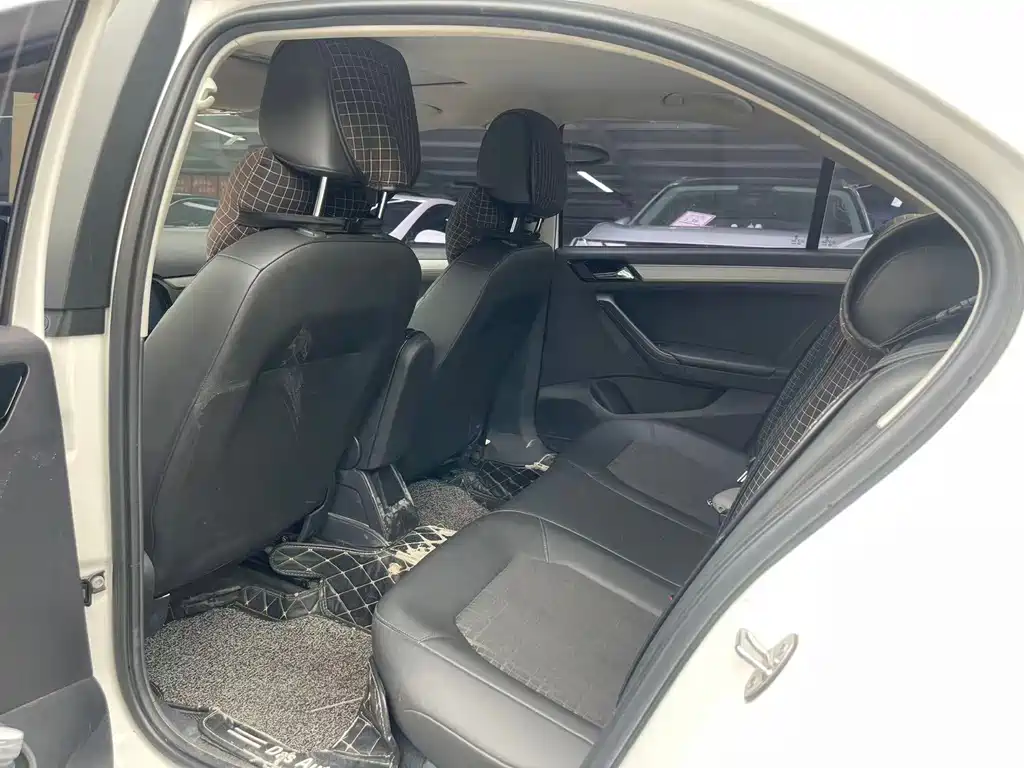 Volkswagen Jetta — миниатюра 5
