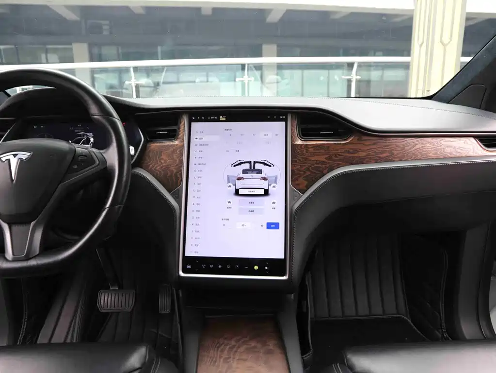 Tesla Model X — миниатюра 4
