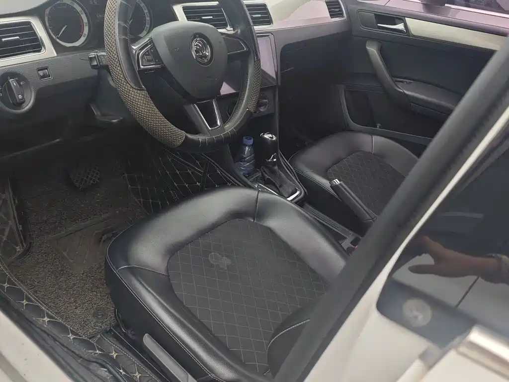 Skoda Rapid — миниатюра 5