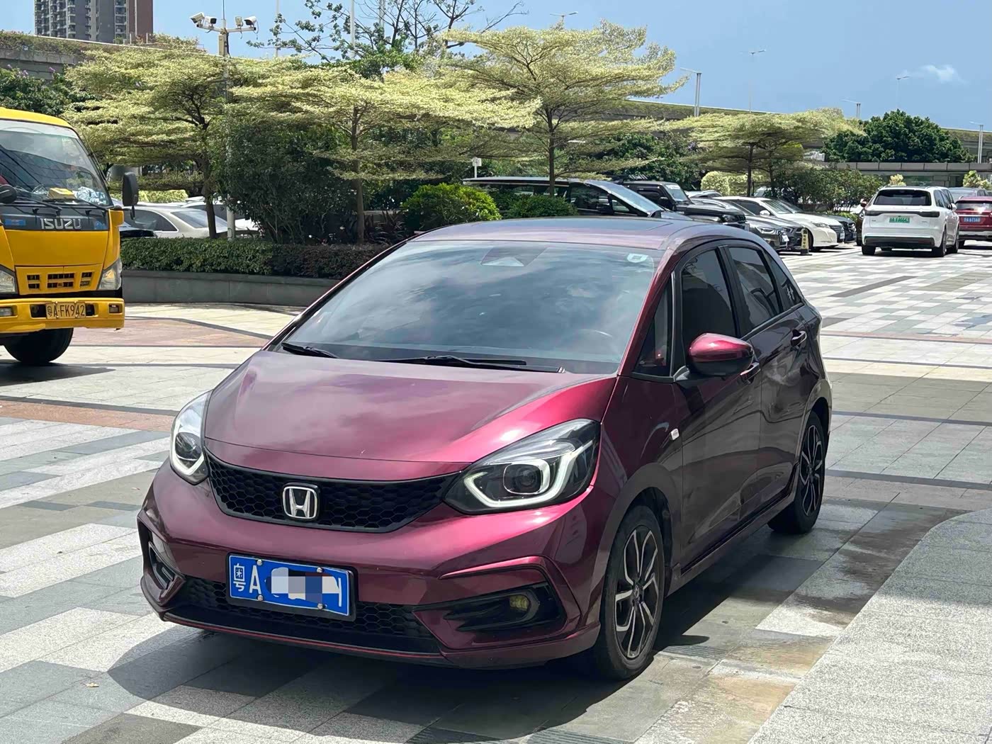 Honda Life 1.5 л 2022 г. красный/фиолетовый, пробег 15000 км