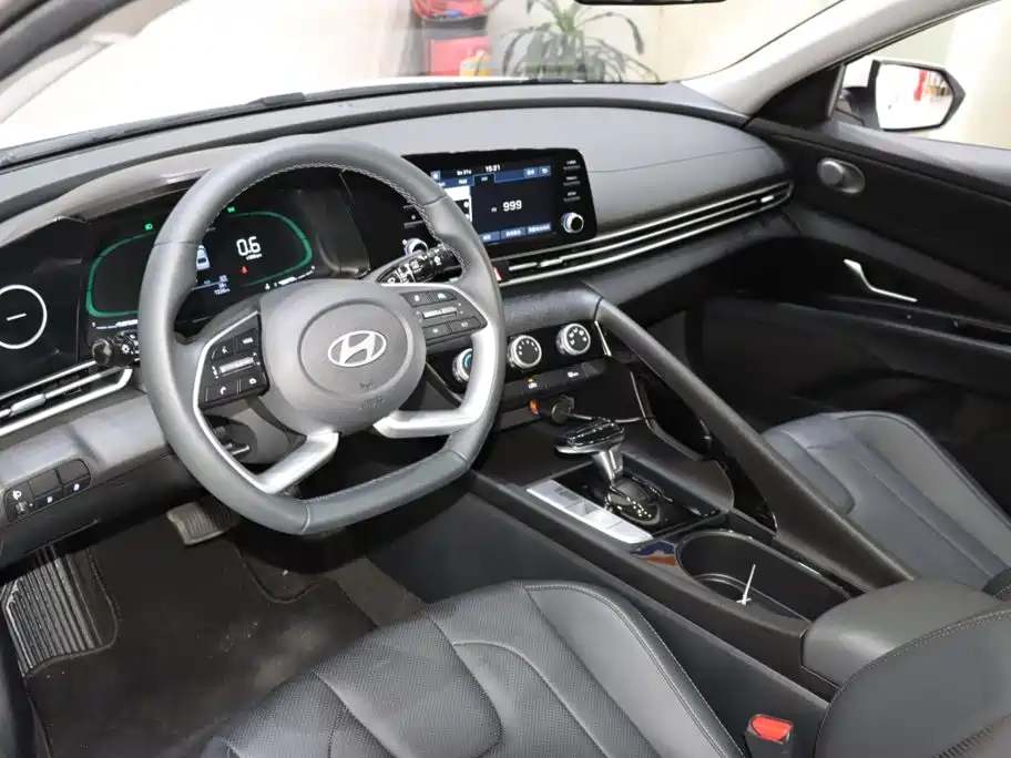 Hyundai Elantra — миниатюра 9