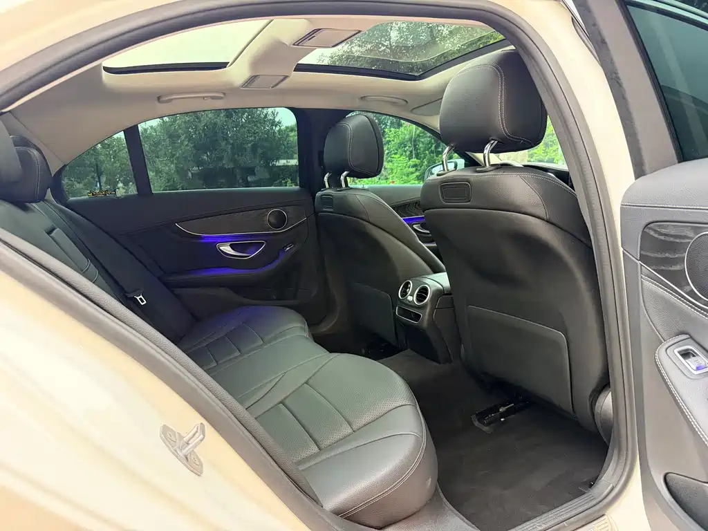 Mercedes-Benz C-Class — миниатюра 6
