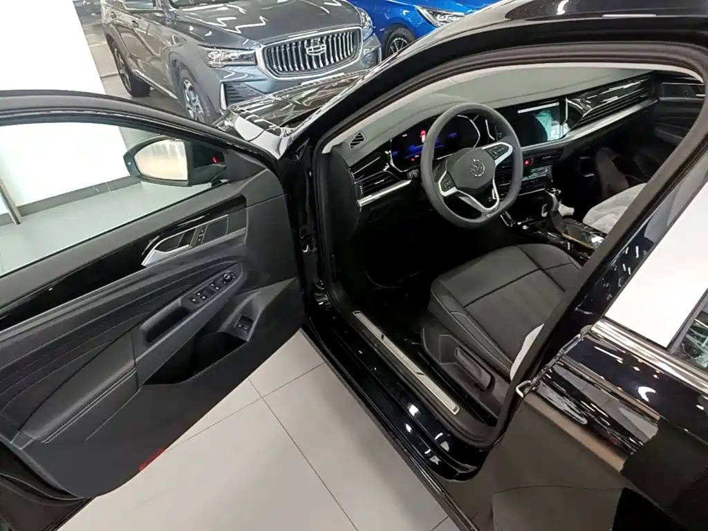 Volkswagen Passat PHEV — миниатюра 16