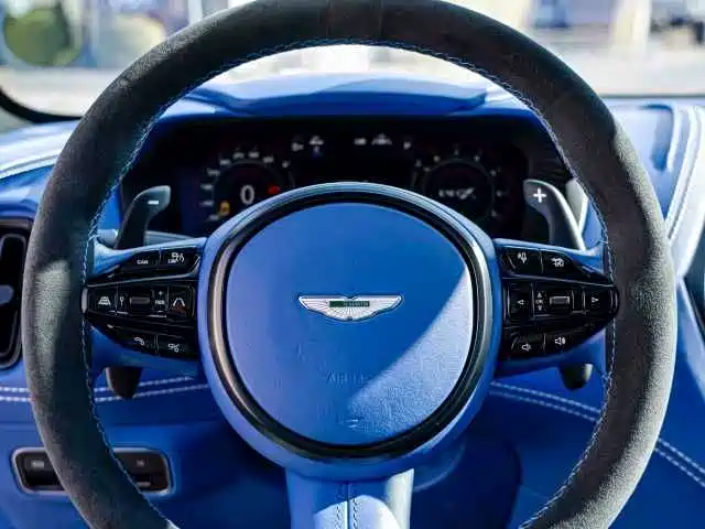 Aston Martin DBX — миниатюра 13