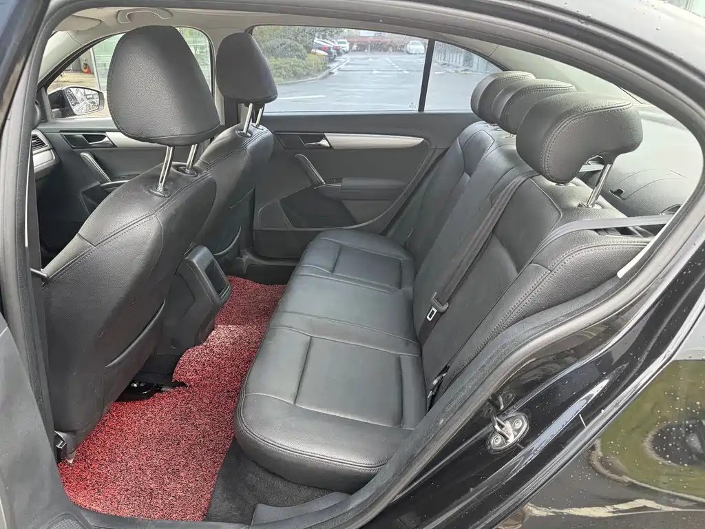 Volkswagen Lavida 2013 1.6L AT