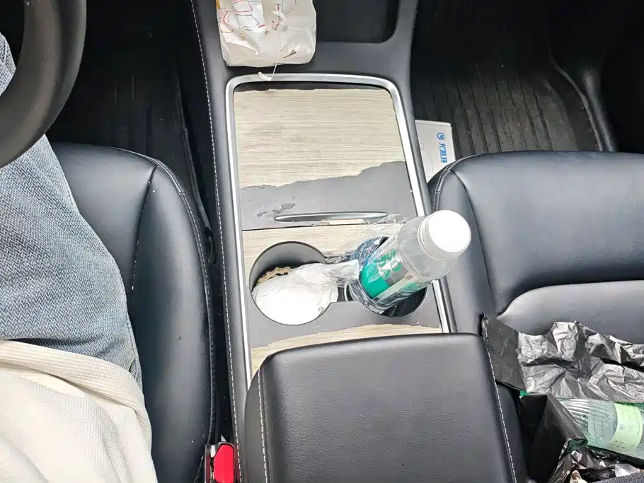 Tesla Model Y — миниатюра 16